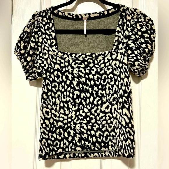 Gently Worn FREE PEOPLE Black and White Top, Size XS - Picture 1 of 6